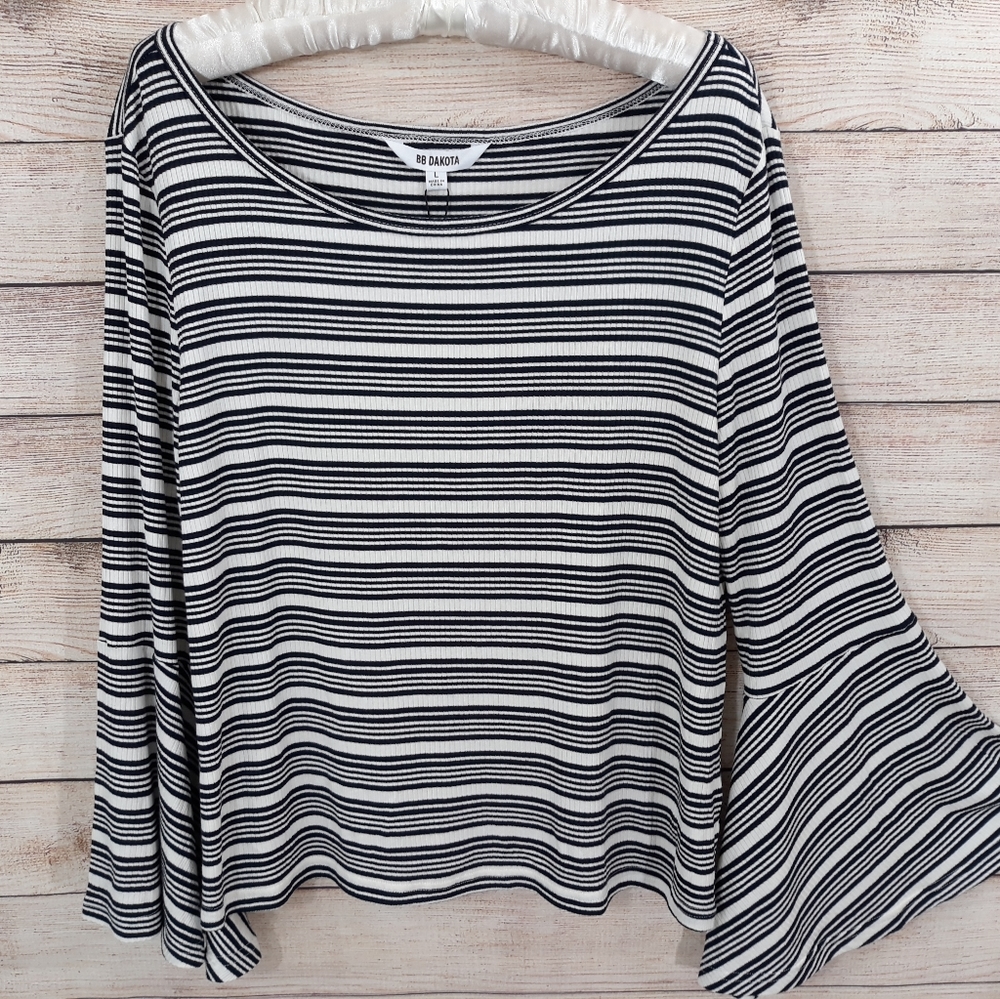 BB Dakota Bell Sleeve Top